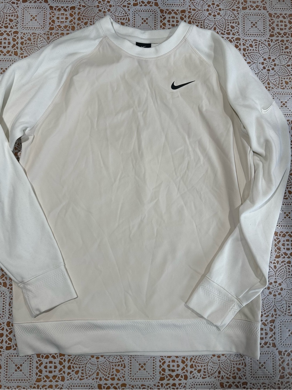 Nike Dri-FIT White Crewneck Sweatshirt Standard Fit Medium